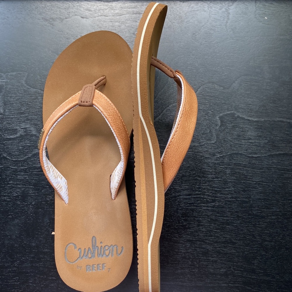 Reef cushion sandals. Worn once. Excellent condition. Size 7.
